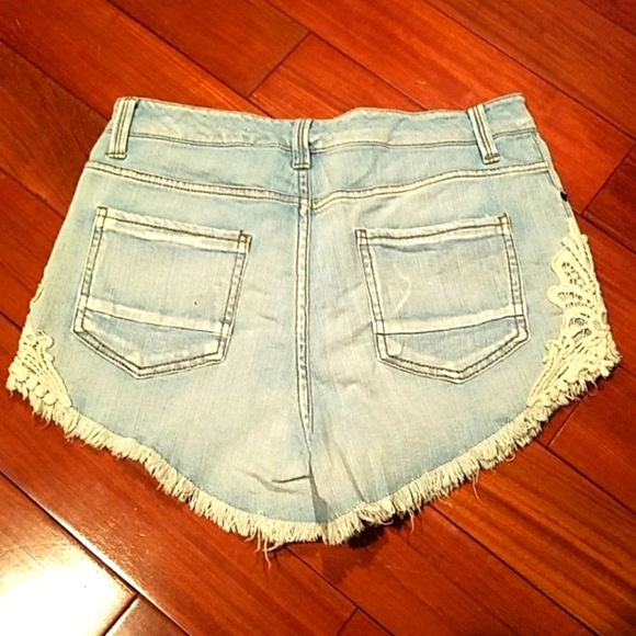 HIGH RISE JEAN SHORTS - Picture 2 of 3